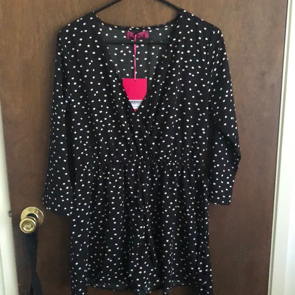 Black and white Polka dot v-neck romper - Picture 2 of 3